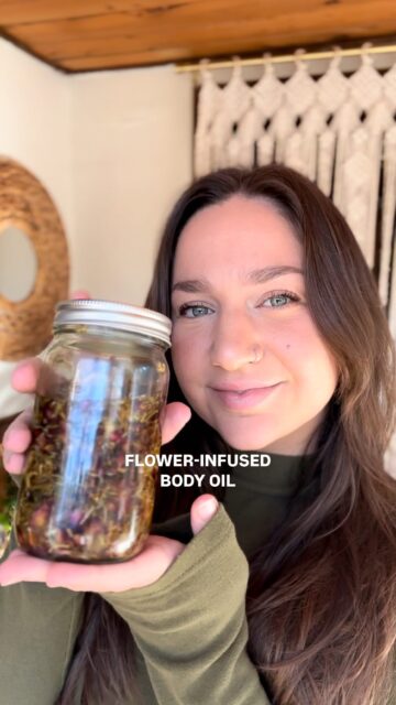 Store-bought moisturizers contain ingredients that…

•disrupt hormone production 
•dry out your skin
•and damage the natural skin barrier 

You don’t need to spend loads of money on expensive moisturizers that don’t even work and are harmful to your health, when you can make your own herbal oil easily from home! 

Comment OIL and I’ll send you the recipe! But don’t forget to follow me first for women’s wellness tips & recipes✨

#HolisticWellness #NaturalLiving #NonToxicBeauty #NonToxicLiving